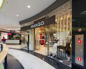 Interiors of shopping centres