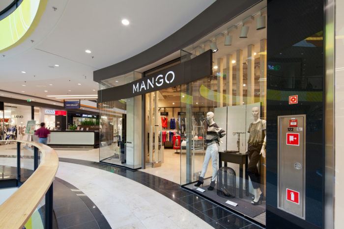 Interiors of shopping centres