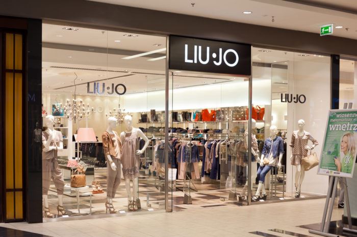 Interiors of shopping centres